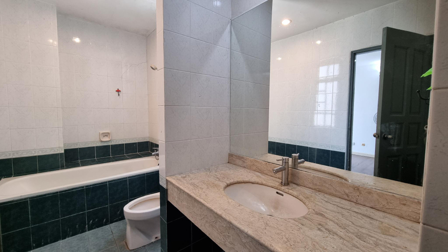 Bathroom, KENYALANG Emerald Riverine Resort  Homestay, Kuching