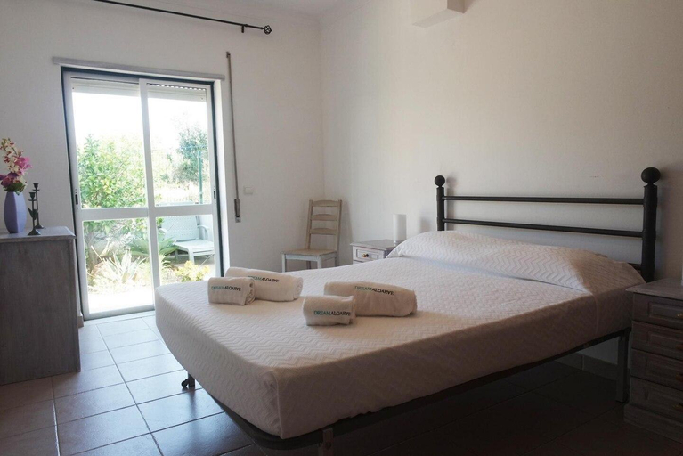 Bedroom 3, A39 - Vista Mar Apartment in Praia da Rocha, Portimão