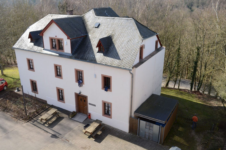 Exterior 3