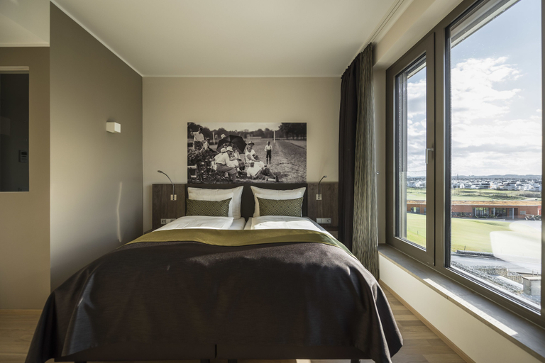Bedroom 4, The Green, Köln