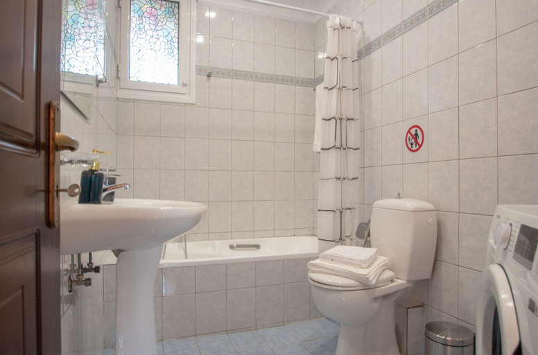 Bathroom 5, Marina's Apartment, Ionian Islands