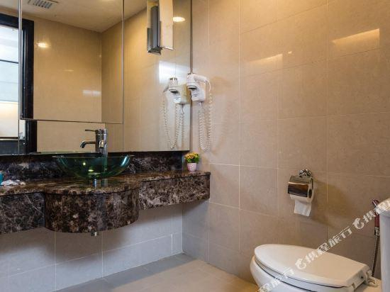 1, New Town Condominium at Bandar Sunway, Petaling Jaya