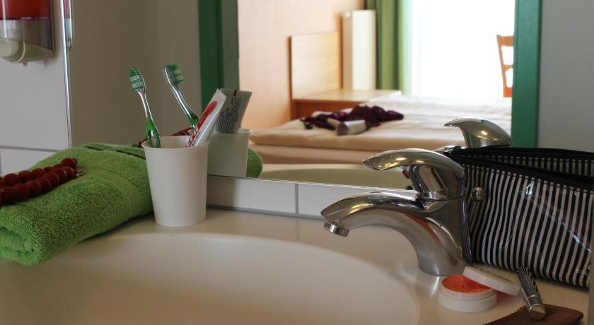 Bedroom 3, An der Persiluhr Stadt-gut-Hotel, Unna