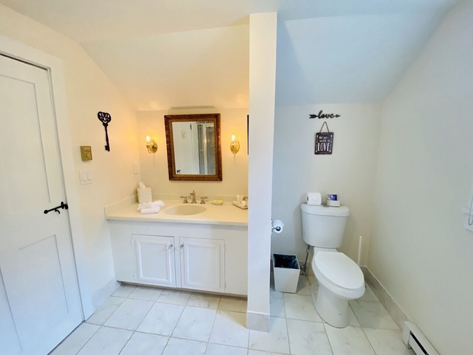 Bathroom 3, Farm Road Estate, Windham