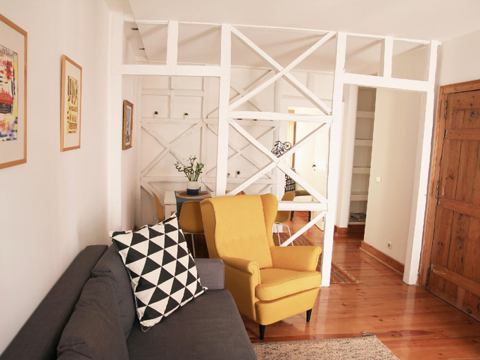Others 5, Typical Portuguese Apartment in Sao Bento, Lisbon