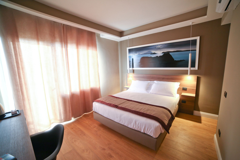 Bedroom 3, 7th Floor Suite, Napoli