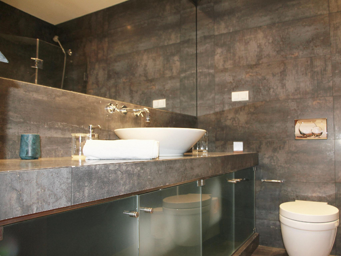 Bathroom 3, Typical Portuguese Apartment in Sao Bento, Lisbon