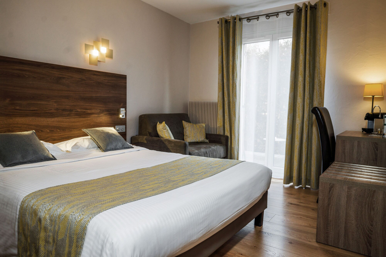 Bedroom 3, Logis Hotel Le Petit Casset, Ain