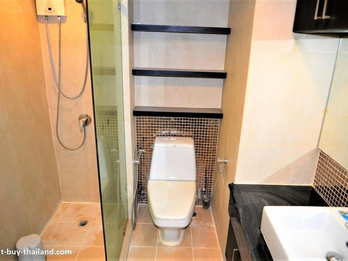 Bathroom 2, Jacuzzi beach front apartment with Sea view Jomtien beach condo S1, Pattaya