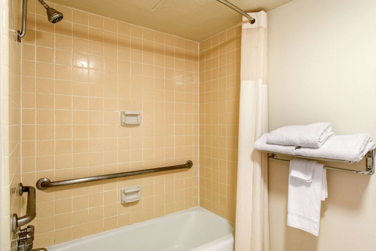 Bathroom 4, Quality Inn Stateline, Tooele