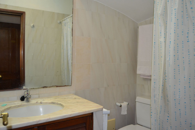 Bathroom 4, Casal São João Cottages, Calheta