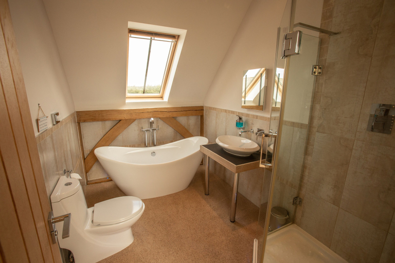 Bathroom 4, Newclose Farm - The Old Barn, Isle of Wight