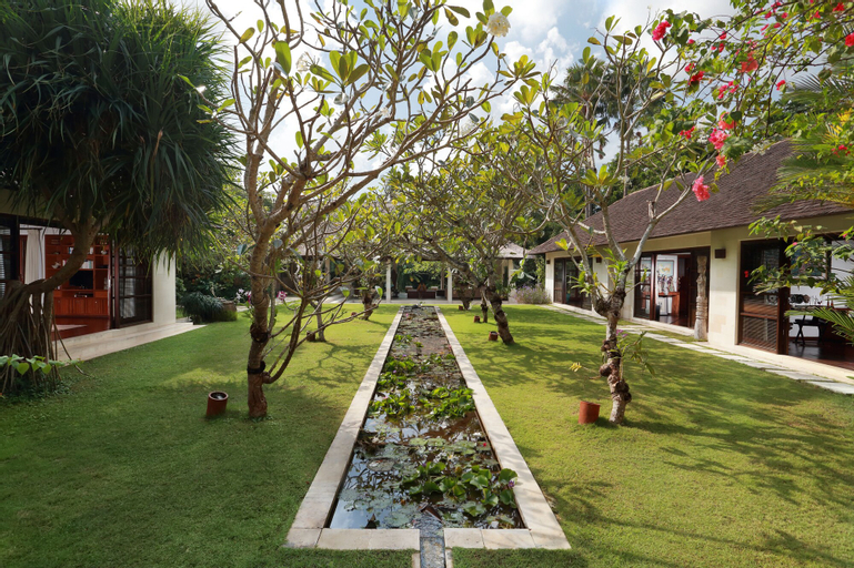 Exterior & Views 8