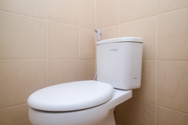 Bathroom 3, RedDoorz Plus near RS JIH Solo, Solo