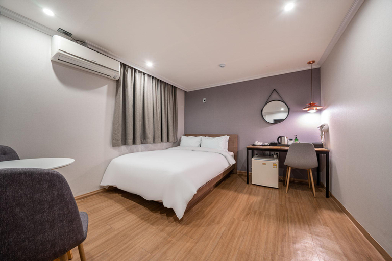 Bedroom 2, Yongsan Sky Hotel, Yongsan