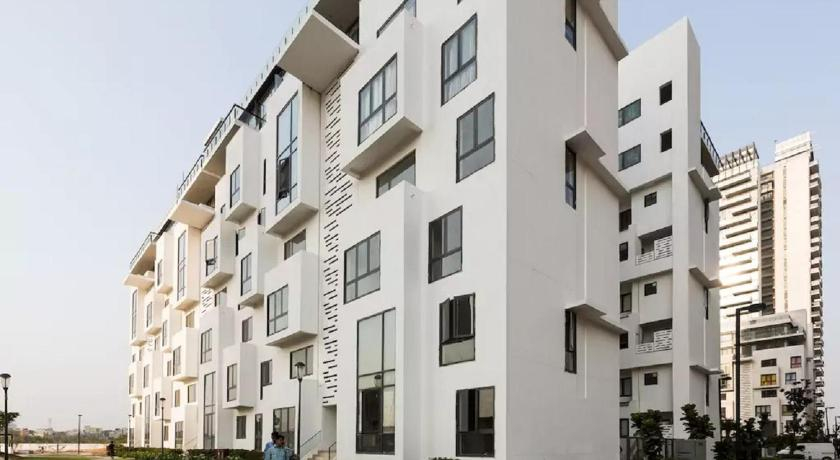 Hostie Eshana - luxury 2BR apt near Golf Course Road, Gurgaon
