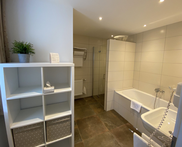 Bathroom 7