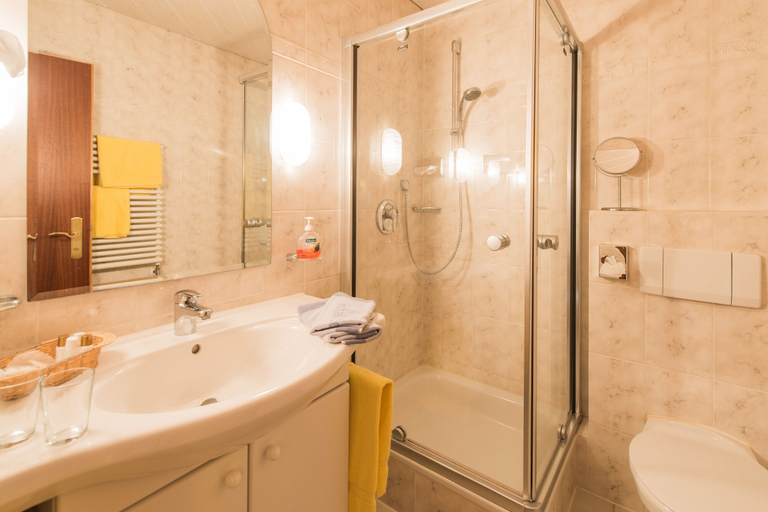 Bathroom 5, Alpenhotel Sonneck, Oberallgäu