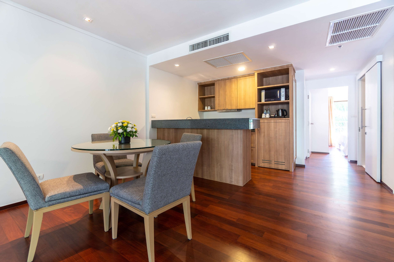 Dining Room 8