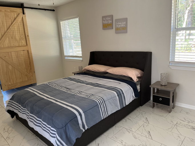 Bedroom, A Country Pearl, Citrus