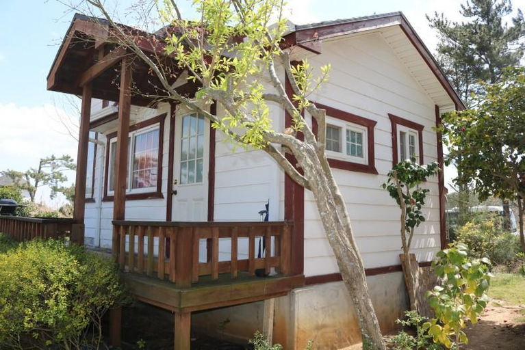Exterior & Views 1, Taean Gaseulsong Pension, Taean