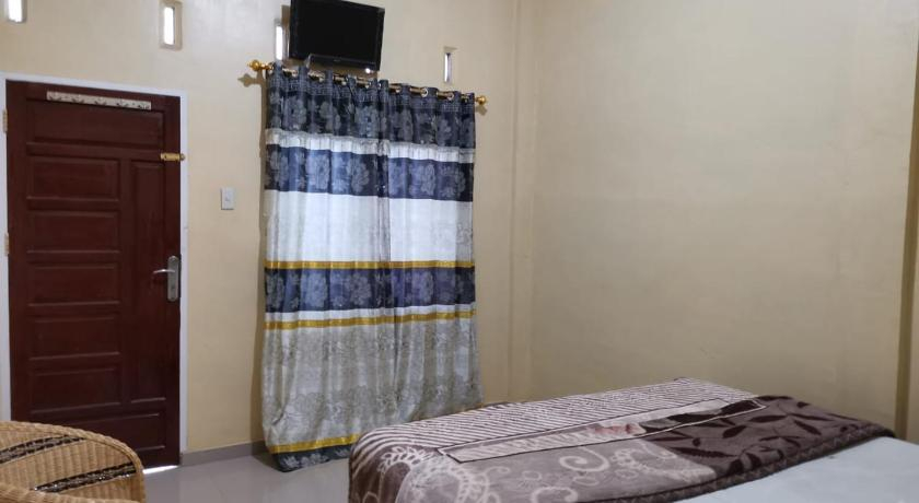 Bedroom 3, WELCOME TO WISMA SUNRISE GUEST HOUSE 10 minutes by walking to the big fruit market, Karo