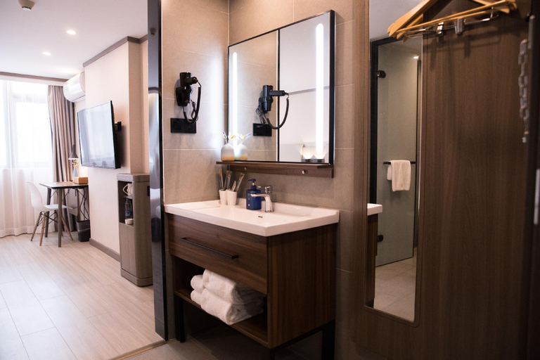 Bathroom 3, Hanting Hotel Shenzhen Longhua Bus Station, Shenzhen