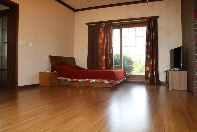 Others 5, Taean Gaseulsong Pension, Taean