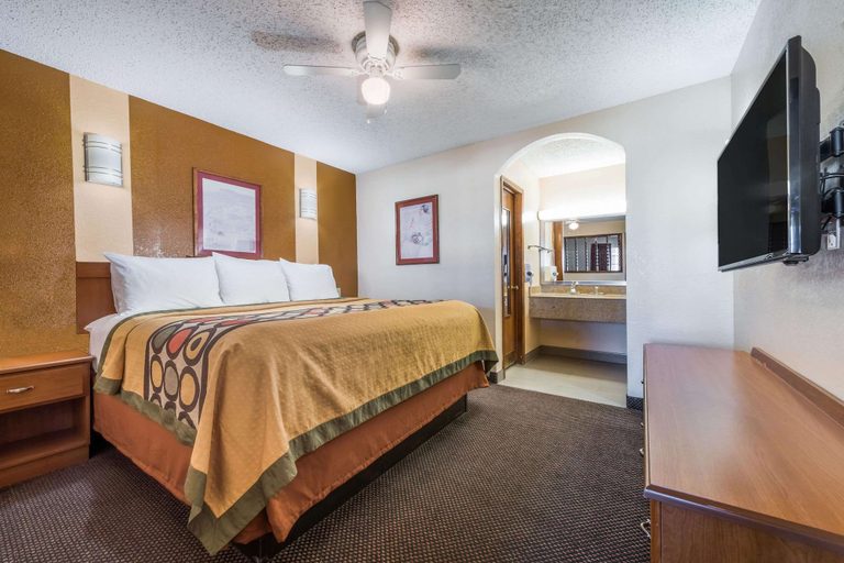 Bedroom 3, Super 8 by Wyndham Waco/Mall area TX, McLennan