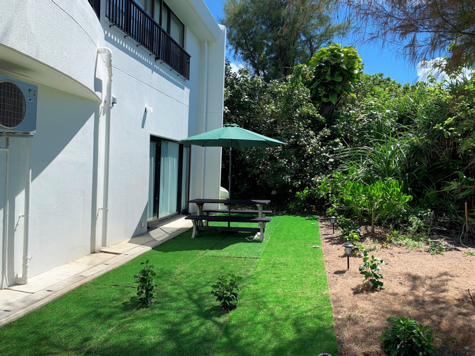 Exterior & Views 12