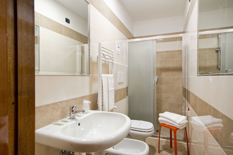 Bathroom 3, Hotel Marco Polo, Rome