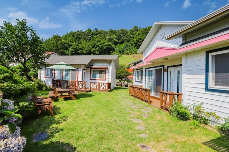 Exterior & Views 1, Tongyeong Jjiniya Pension, Tongyeong