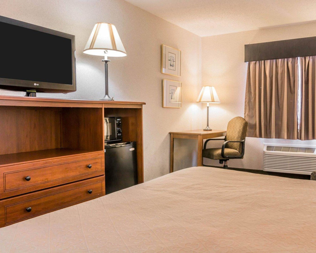 Bedroom 3, Quality Inn Grand Rapids North, Kent