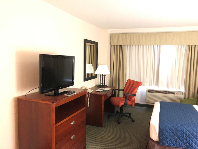 Bedroom 4, Capital Plaza Hotel, Franklin