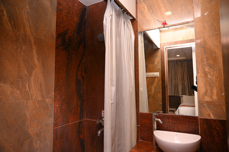 Bathroom 3, HOTEL CENTER POINT, Solapur