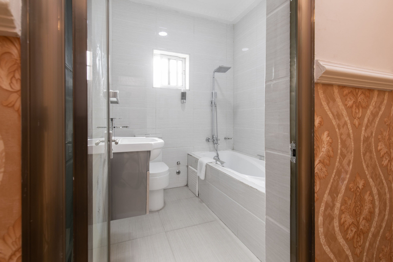 Bathroom 3, A.G HOTEL AND SUITES, Accra
