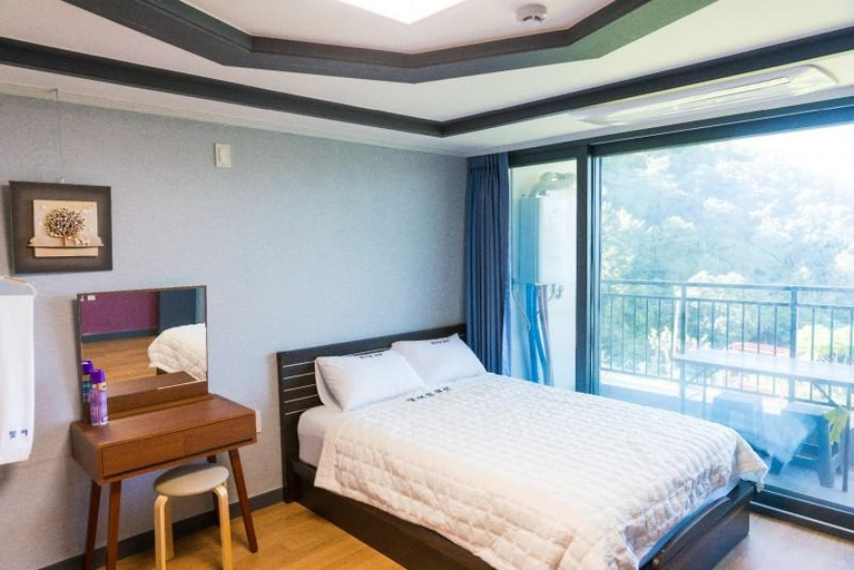 Bedroom 2, Goheung Bityeoul Pension, Goheung