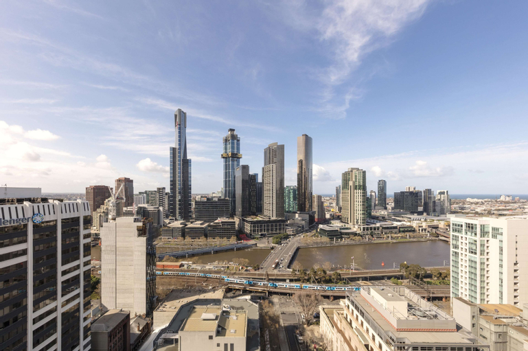 Exterior & Views 10