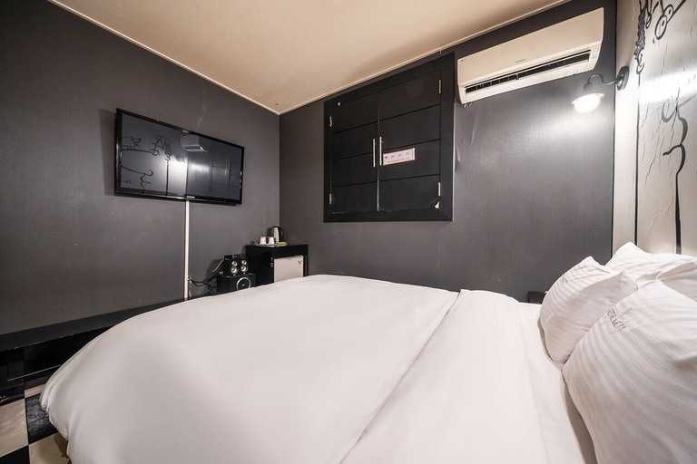 Bedroom 3, Guri Lexy Hotel, Guri