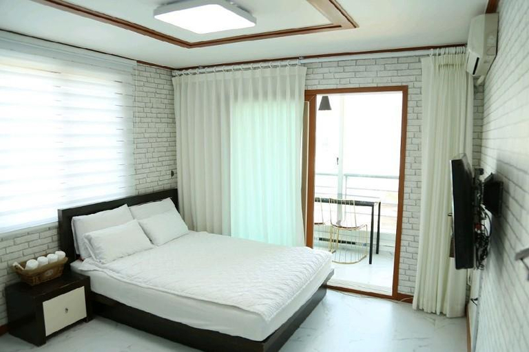 Bedroom 2, Yangyang Hajodae Sun Beach Pension, Yangyang