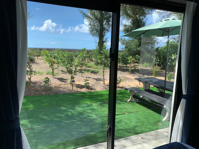 Exterior & Views 10