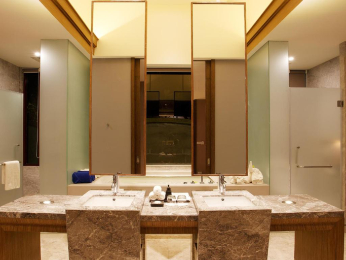Bathroom 4, Graceland Khao Lak Beach Resort, Takua Pa