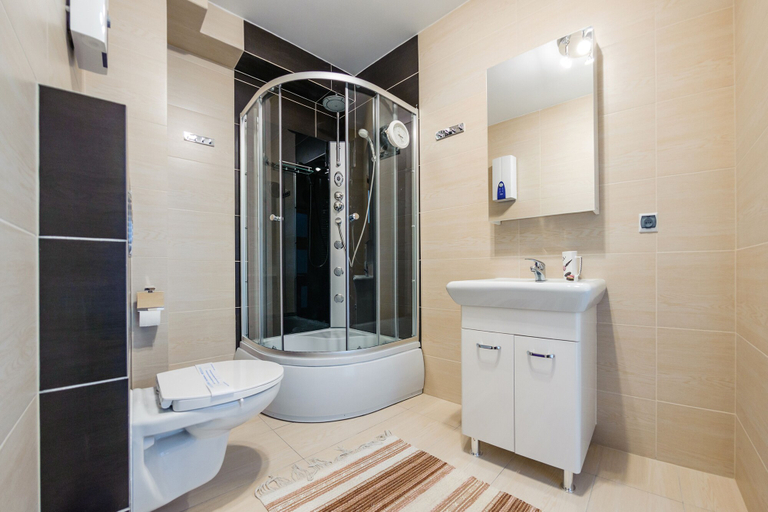 Bathroom, Apartamenty Sun & Snow Szkolna, Kamień