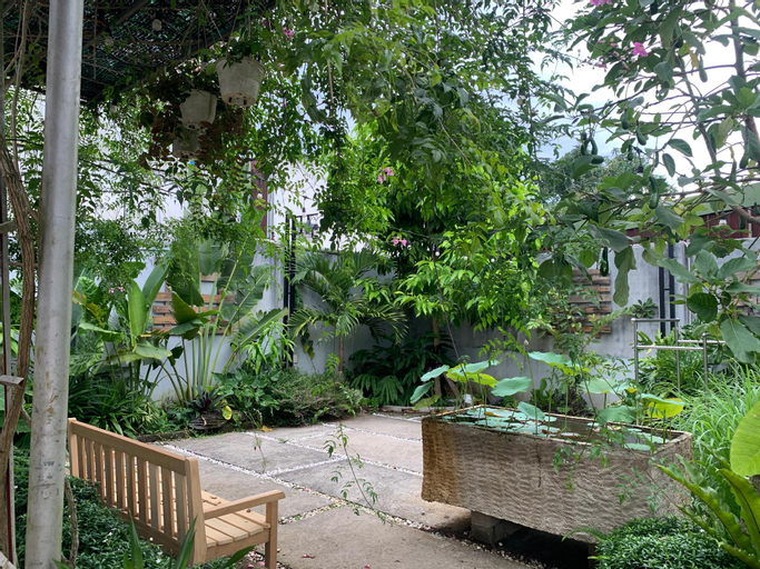 Exterior & Views 11