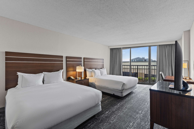 Bedroom 3, DoubleTree by Hilton Atlantic Beach Oceanfront, Carteret