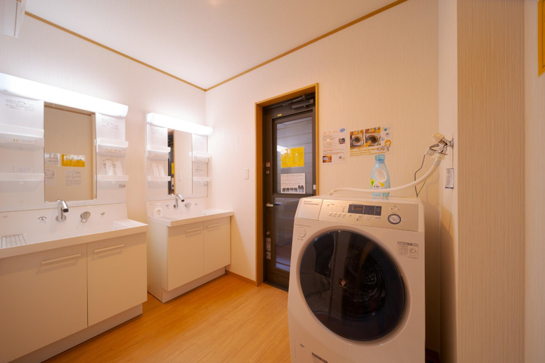 Bathroom 3, Takanoya Tsuki, Yufu