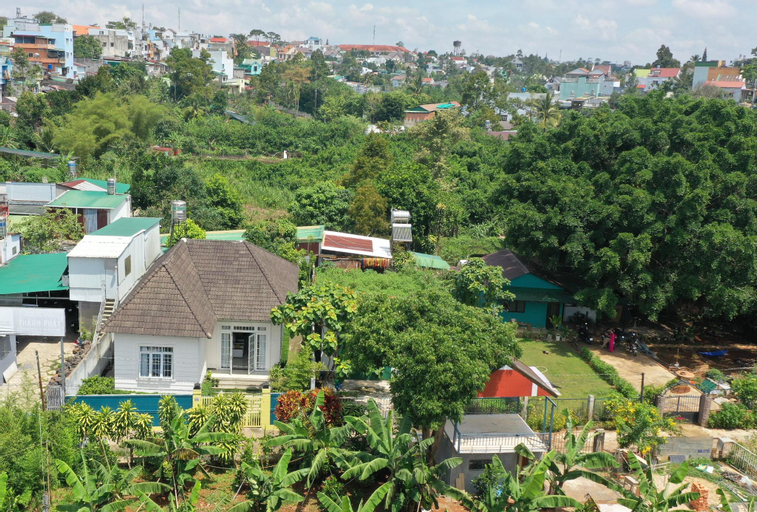 Exterior & Views 10
