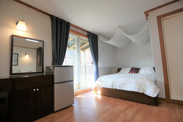 Bedroom 2, Hongcheon Beautiful Pension Soo, Chuncheon