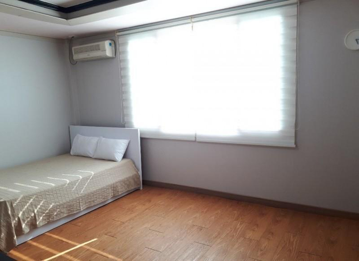 Bedroom 2, Buan Byeonsan Resting Waterside Pension, Buan
