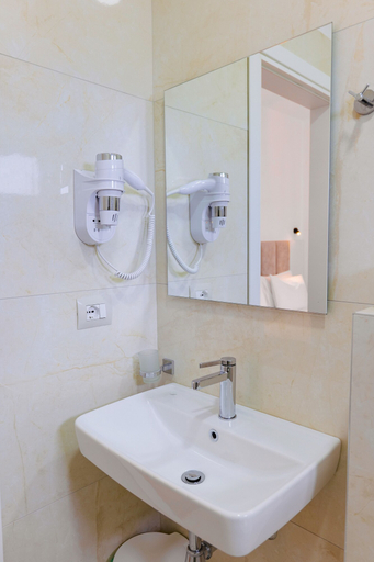 Bathroom 3, Venti Et Maris, Sarandës